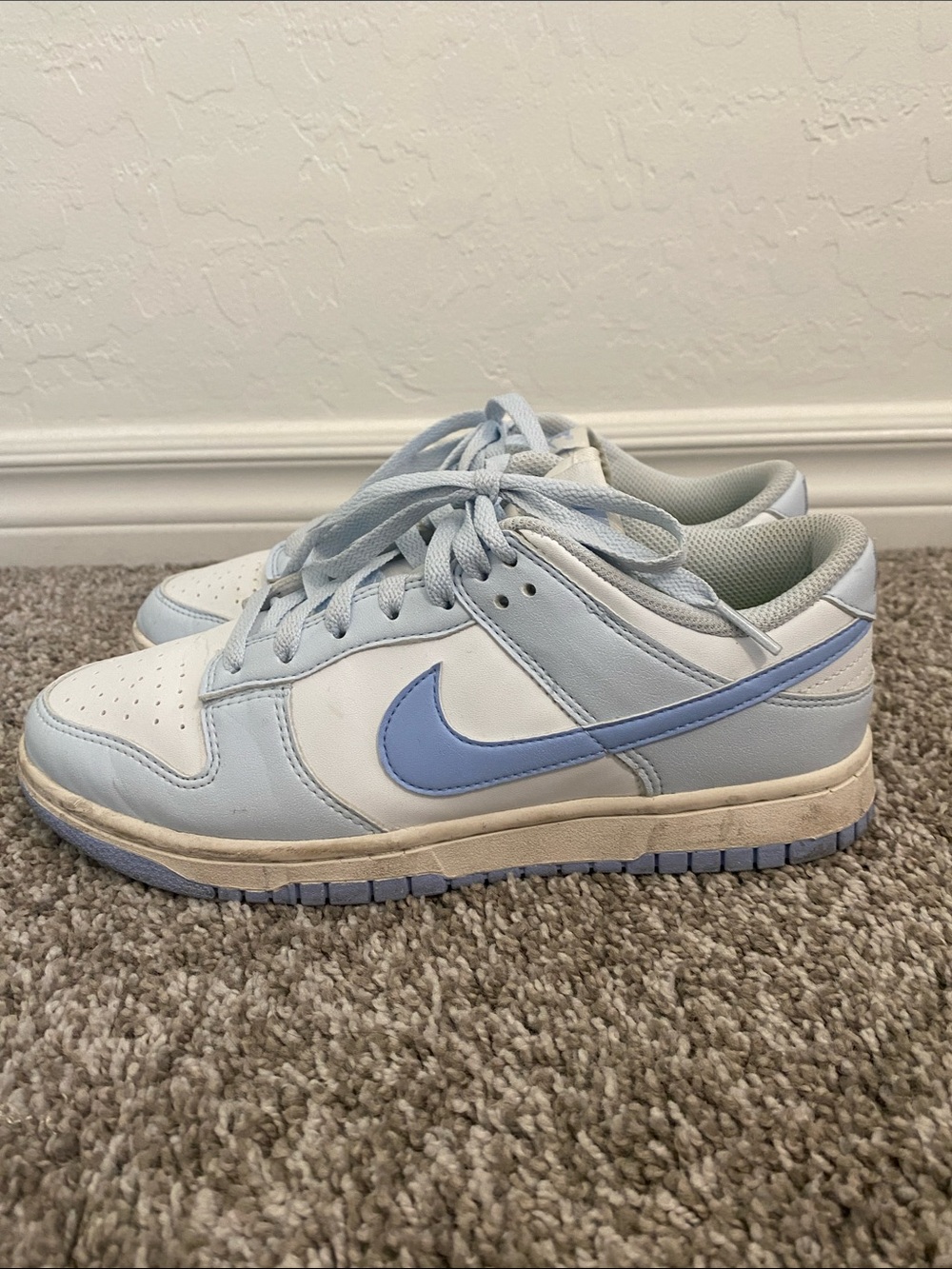 Women’s nike White and Light Blue Low-Top Sneakers